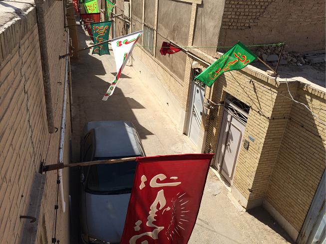 علیرضا پویافر گزارش تصویری: برافراشتن پوشش امام حسینی خانه مرتاضیه بیش از پنجاه سال