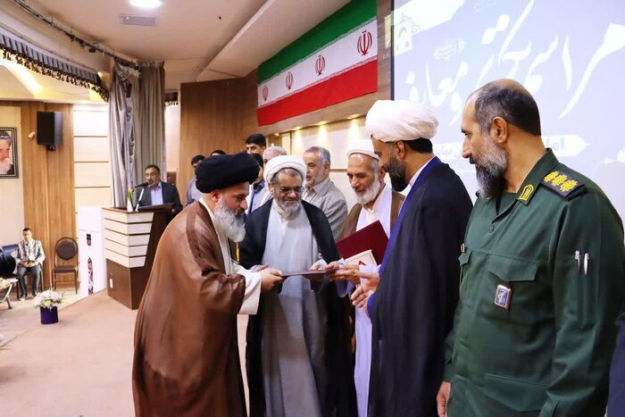 تسلیم در برابر دشمن، چیزی جز ذلت به همراه ندارد/ ایران قوی و سرافراز خواهد ماند