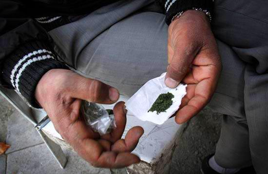 پای قاچاق ناس به میبد رسید؛ حکم سنگین برای متهم خارجی