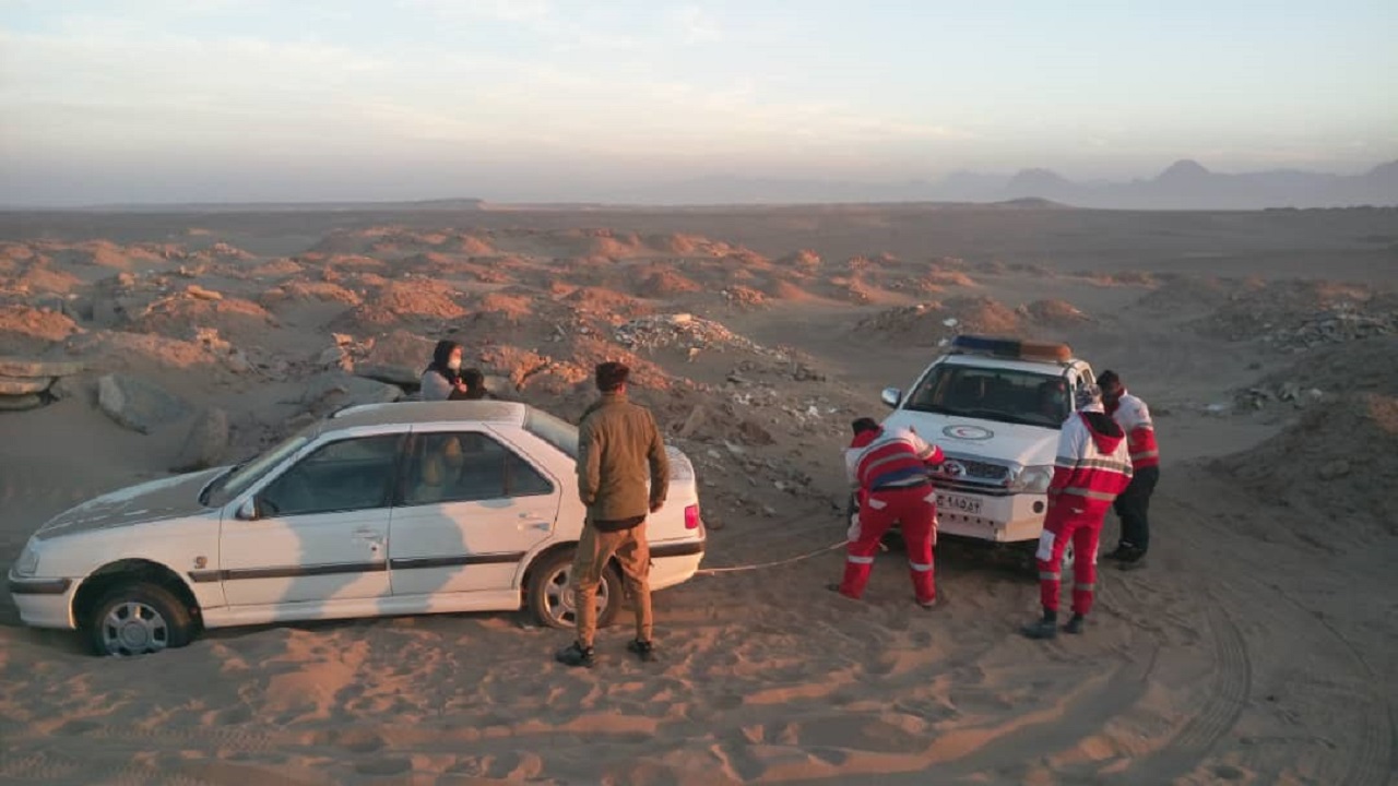 نجات دو مفقودی در کویر یزد