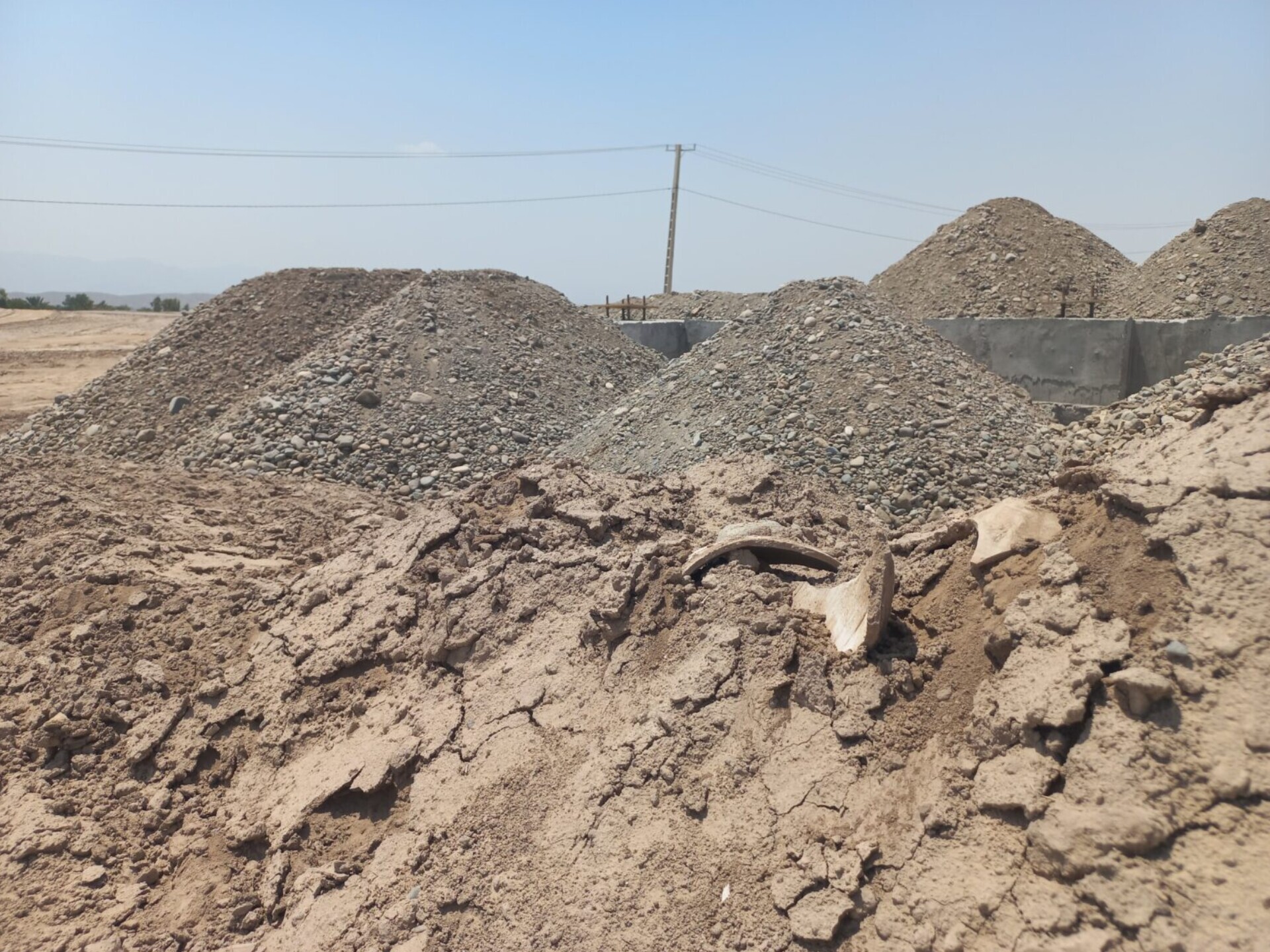 خبری تکان دهنده؛ تخریب تمدن ۴ هزار ساله در جیرفت برای ساخت ورزشگاه!/ وزارت میراث فرهنگی دقیقا کجاست؟