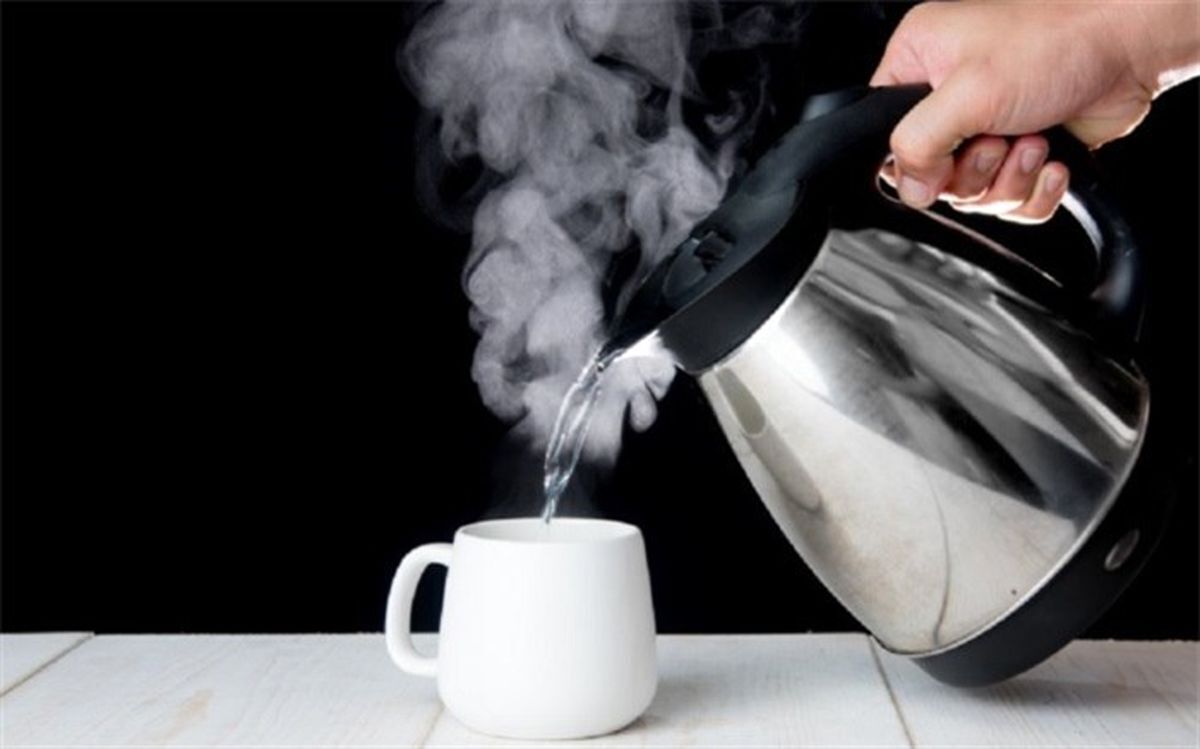 با فواید نوشیدن آب داغ آشنا شوید