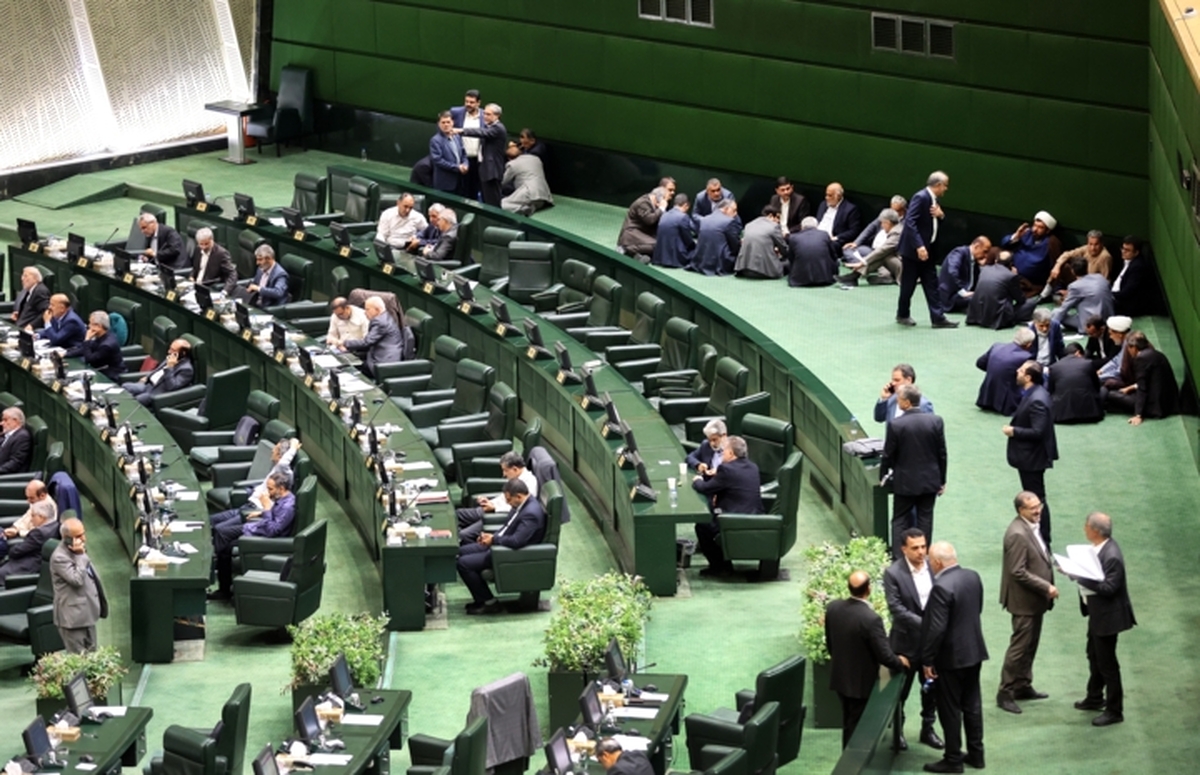 مخالفت مجلس با فوریت لایحه تغییر ساعت رسمی و کاری