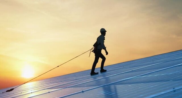 یزد مصمم به استمرار توسعه نیروگاه‌های خورشیدی است