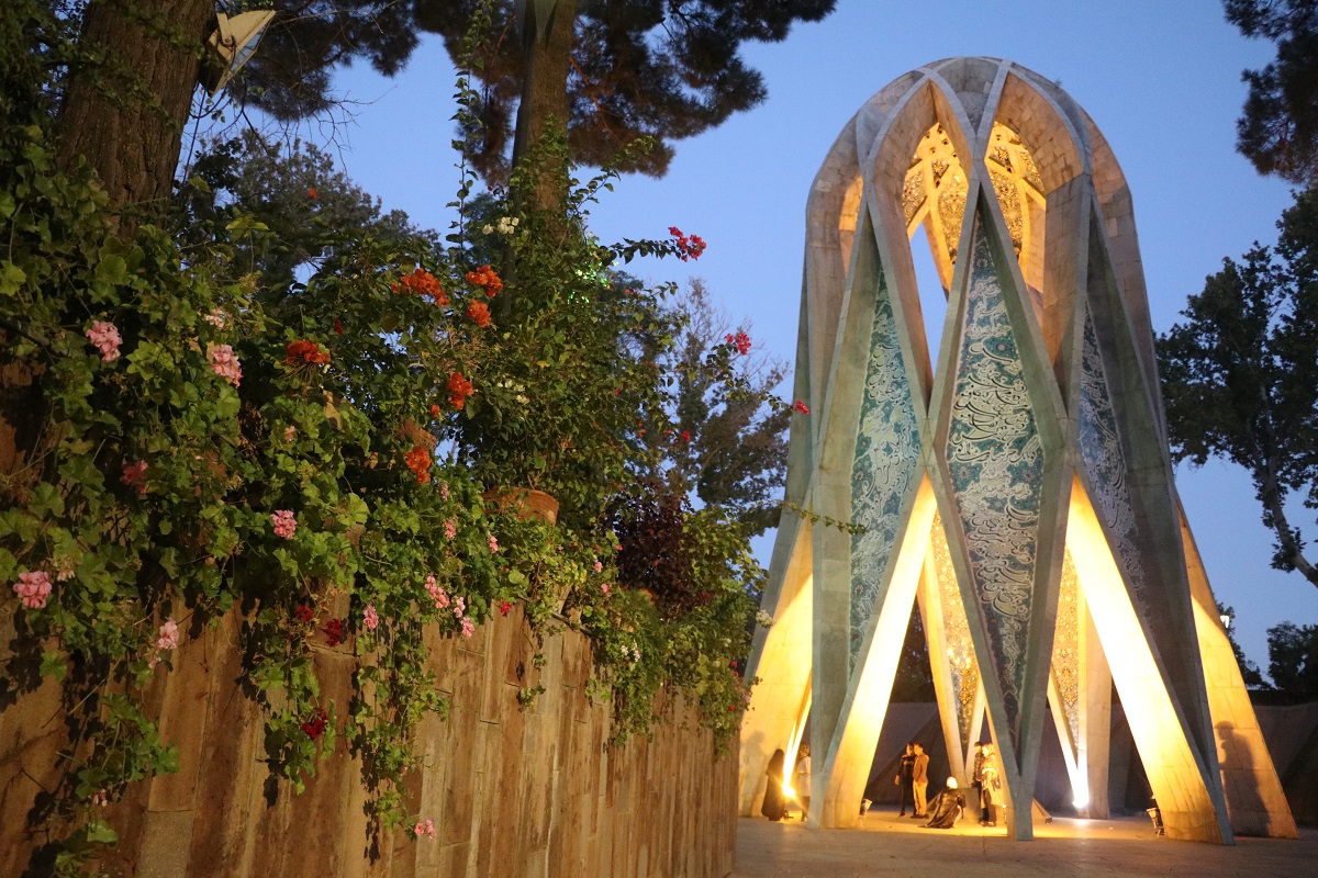 فیلم| حکم تخلیه همیشگی آرامگاه خیام توسط امام جمعه نیشابور!