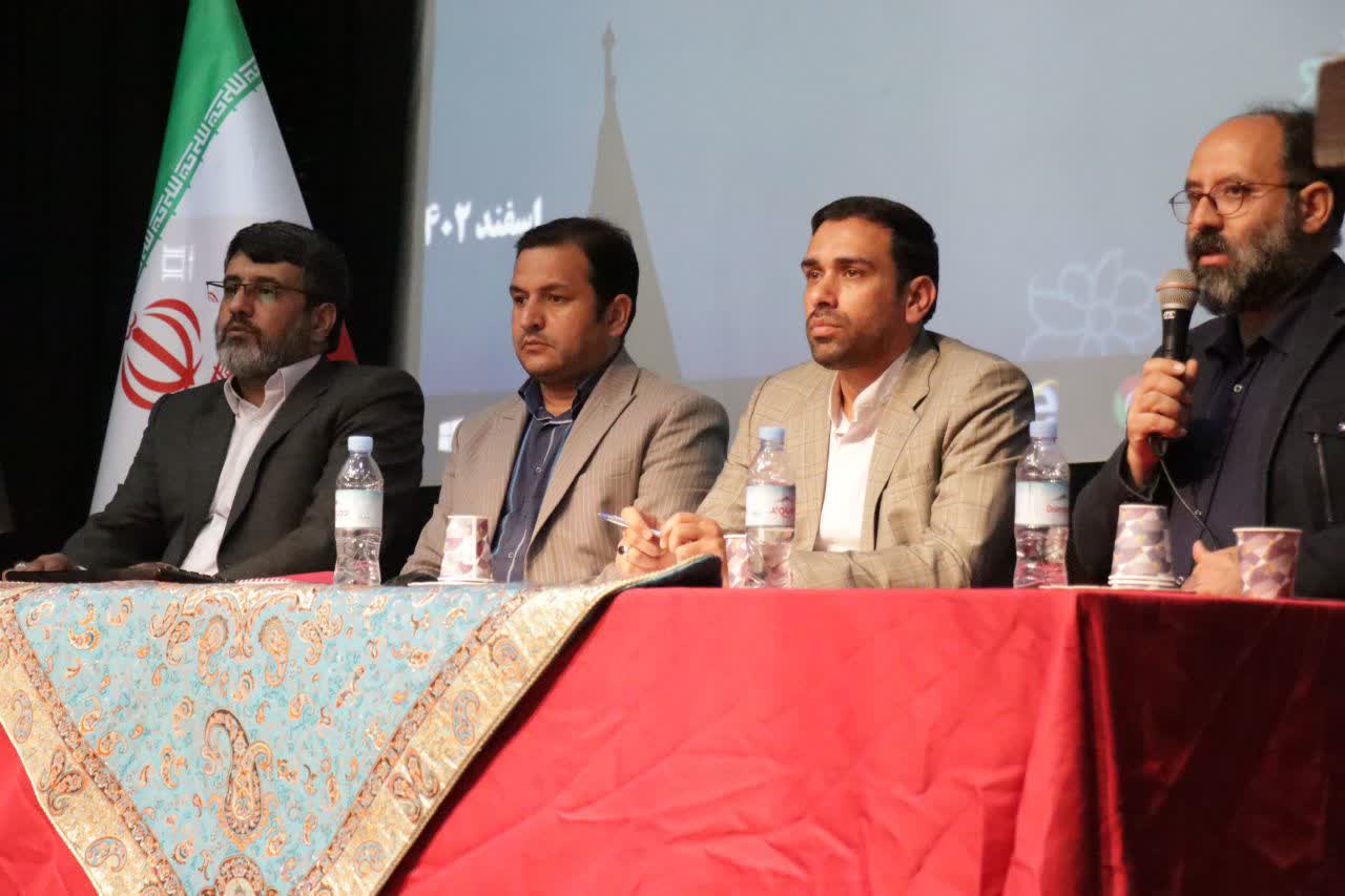 نشست فرماندار مهریز با اصحاب فرهنگ، هنر و رسانه شهرستان