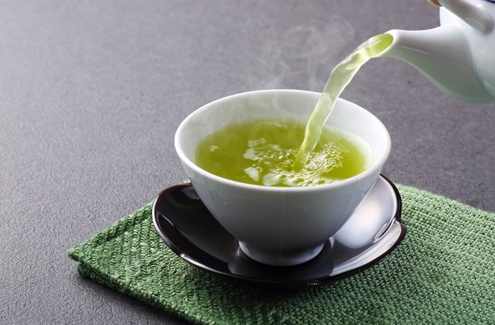 نوشیدن این مایعات پوست‌تان را شفاف می‌کند