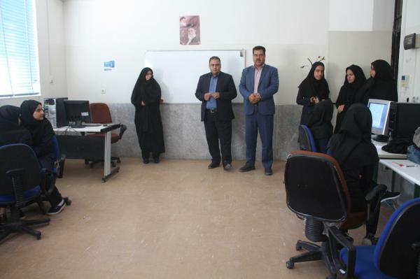 حضور مهندس زاده رحمانی فرماندار خاتم در هنرستان دخترانه کار و دانش ام البنین هرات