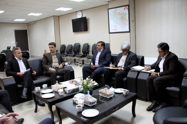 جلسه بررسی وتعیین تکلیف مشکلات واگذاری زمین درشهرستان طبس  برگزار شد 