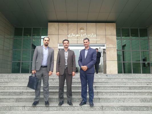 دیدار معاون استاندار و فرماندار ویژه و شهردار طبس با مهرآبادی قائم مقام وزیر راه و شهرسازی در طرح مسکن مهر کشور