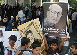 اعزام نویسندگان و اهل قلم خاتم به کارگاه داستان نویسی یادمان استاد آذر یزدی یزد اعزام نویسندگان و اهل قلم خاتم به کارگاه داستان نویسی یادمان استاد آذر یزدی یزد