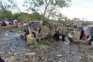 حضور جمع کثیری از گردشگران در تفرجگاه غربال بیز مهریز - قسمت دوم