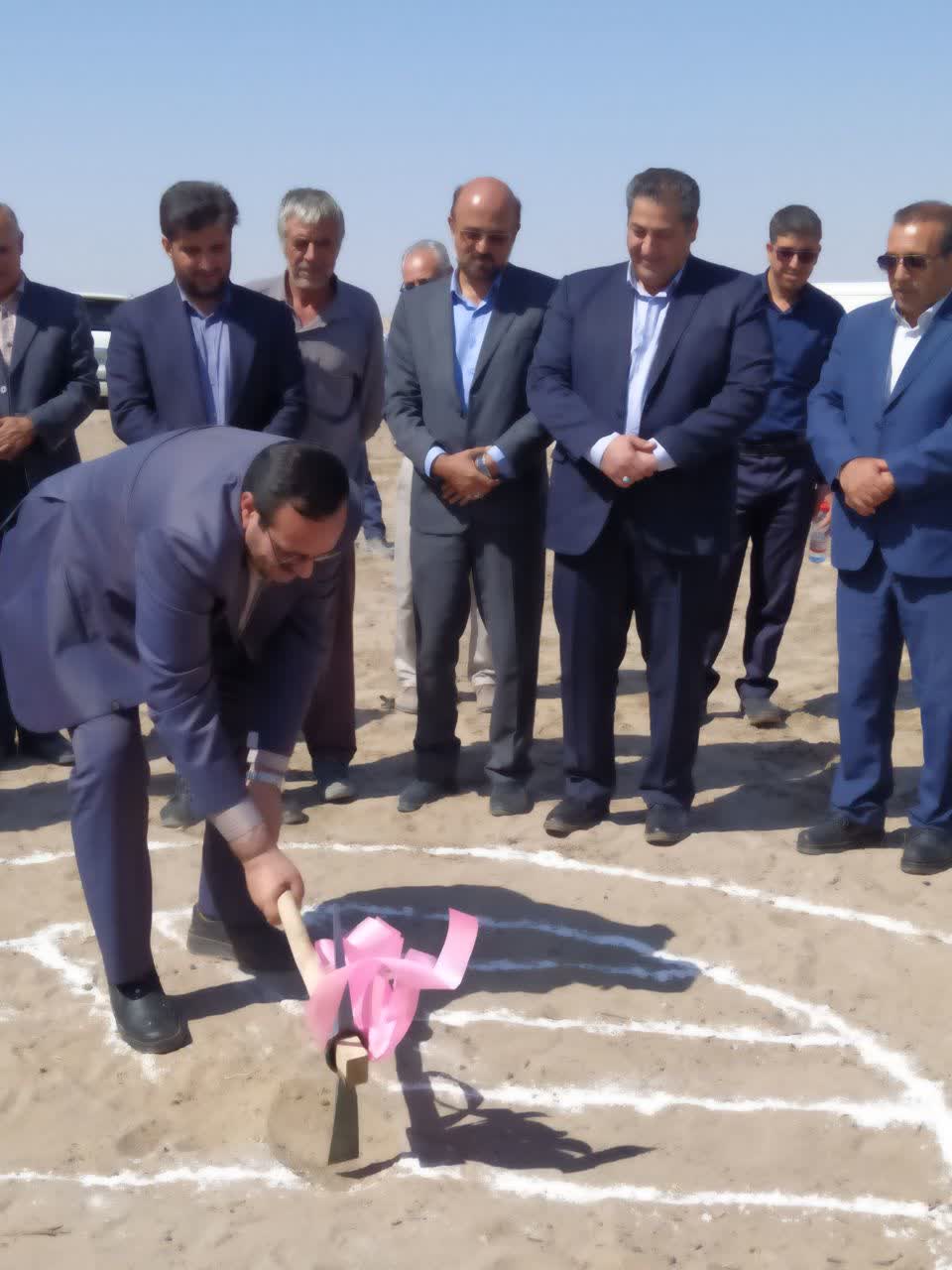 کلنگ زنی طرح‌های آبرسانی شهرستان