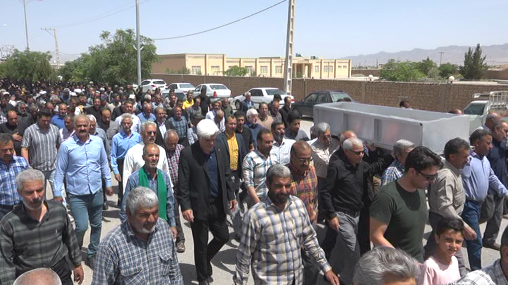 پپیکر پدر شهید محمدرحمانی دهنودشت درروستای دهنودشت بهاباد تشییع شد