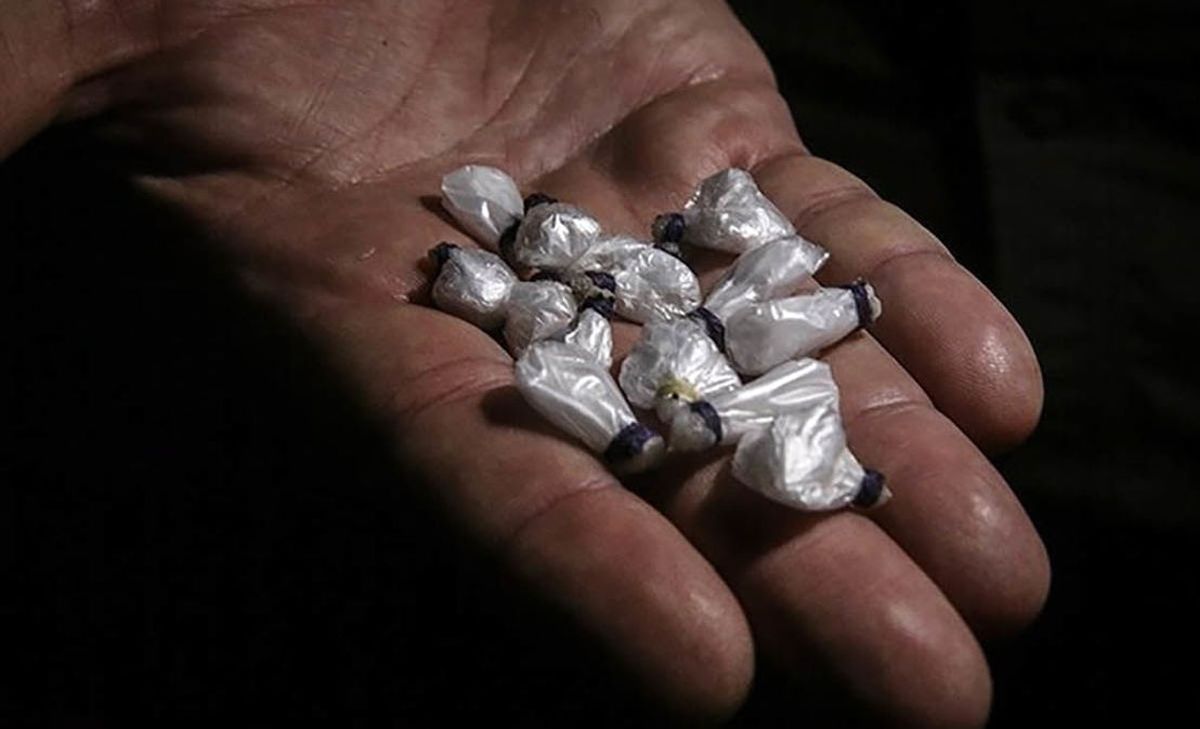 کشف بیش از ۷۵۰ گرم هروئین از معده یک قاچاقچی