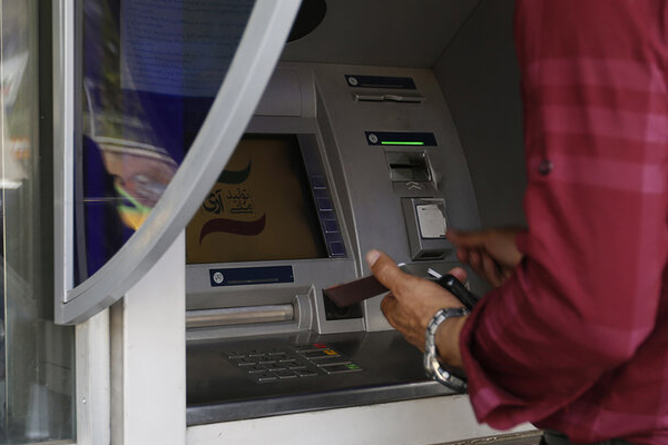 برای برداشت پول از خودپرداز و خرید با کارت بانکی هم باید کارمزد بدهید!